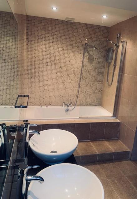 Standard Double Room image 3