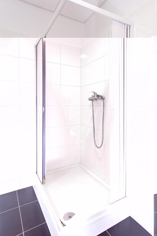 Bed in 6-Bed Mixed Dormitory Room with Private Bathroom image 4