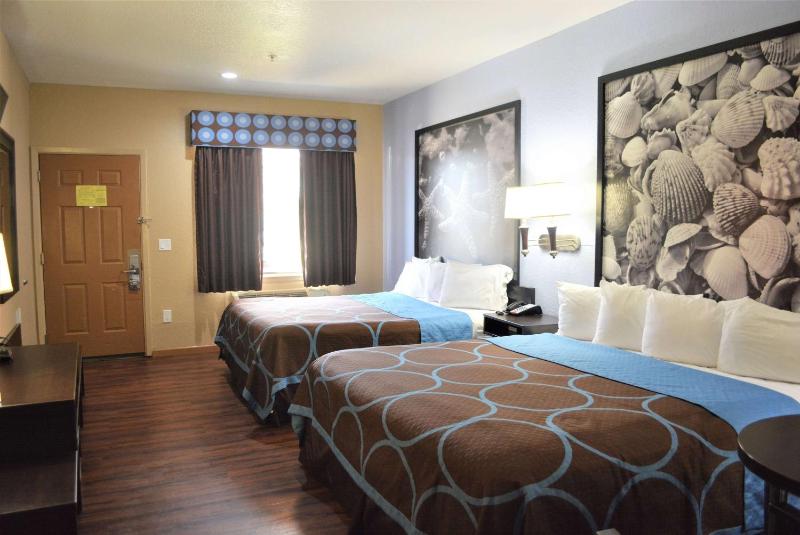 Super 8 by Wyndham Galveston - image 17