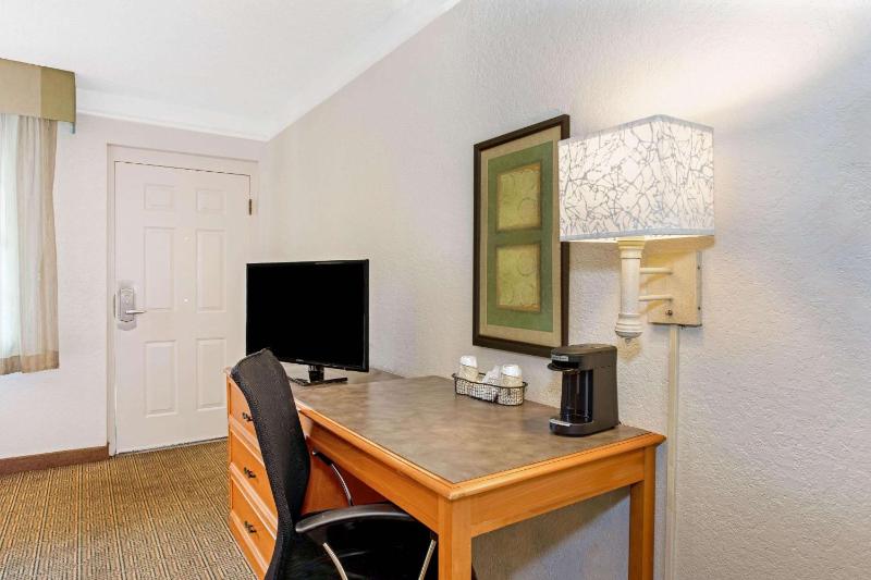 King Room - Disability Access image 1