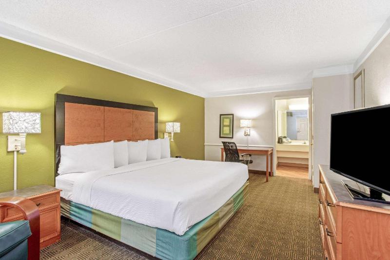 King Room image 3