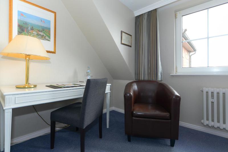 Standard Double Room image 3