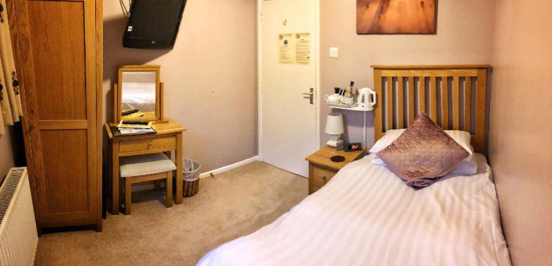 Standard Single Room image 4