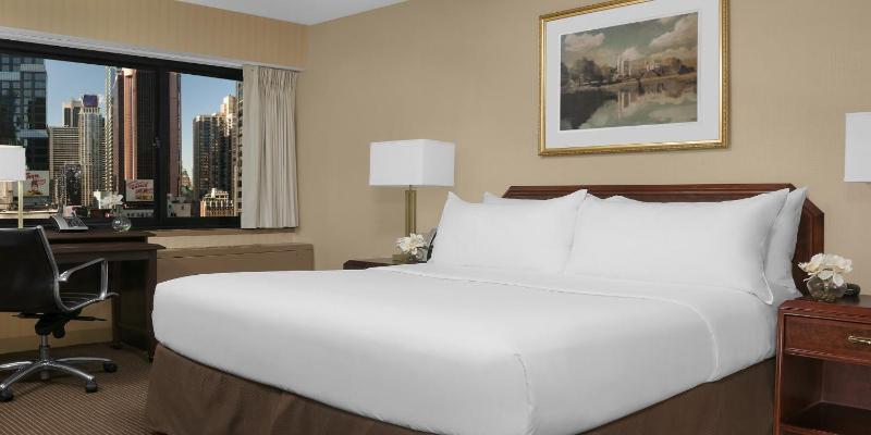 Standard King Room image 4