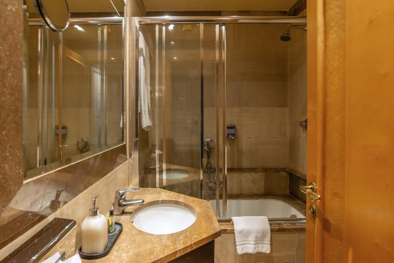 Standard Double Room image 1