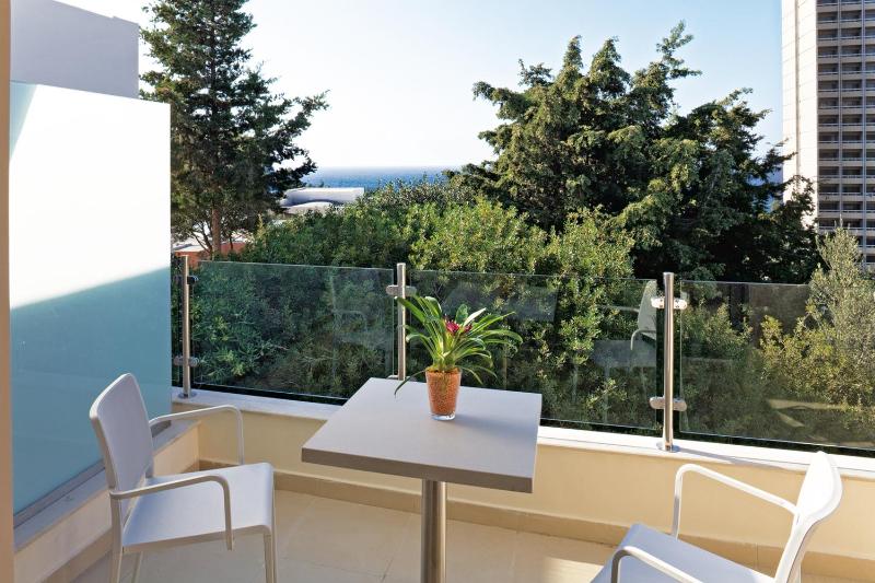 Bungalow (1-4 Adults) image 3