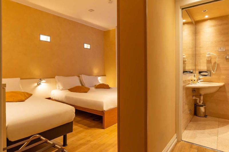 Superior Double Room image 3