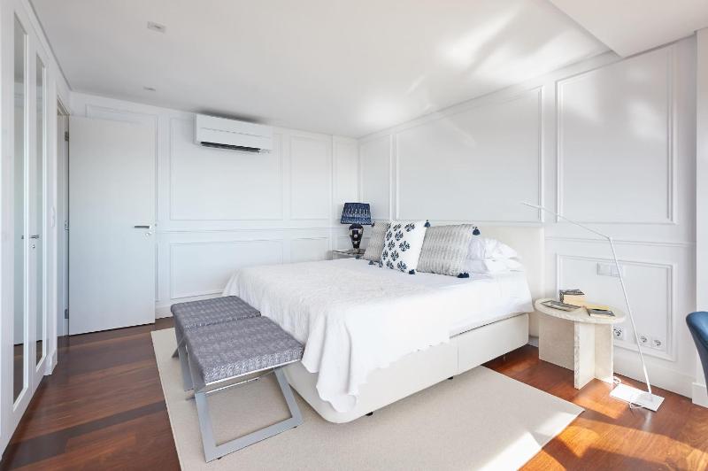 Luxury Ocean View Apartment - image 8