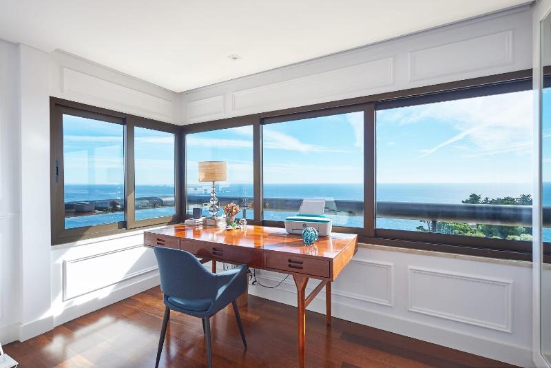 Luxury Ocean View Apartment - image 27
