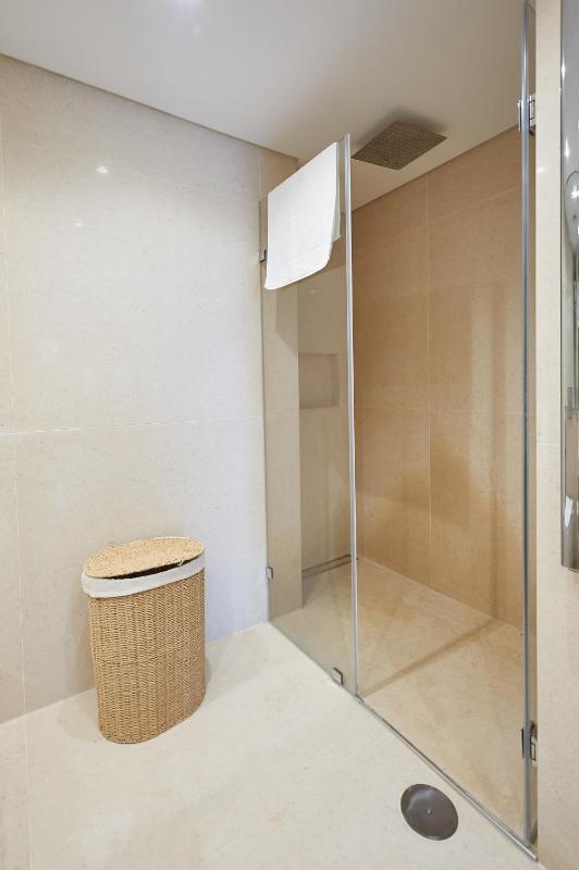 Luxury Ocean View Apartment - image 31