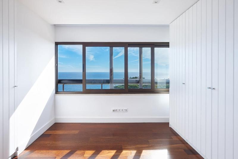 Luxury Ocean View Apartment - image 17