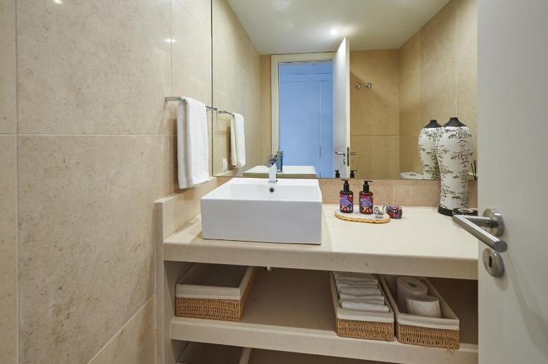 Luxury Ocean View Apartment - image 42