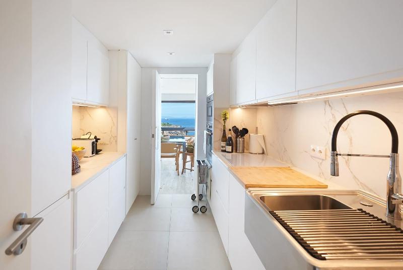 Luxury Ocean View Apartment - image 45