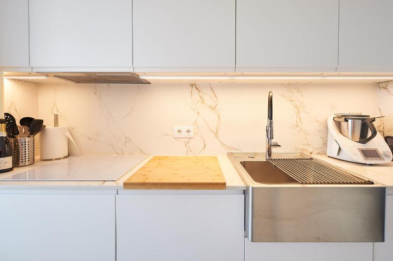 Luxury Ocean View Apartment - image 14