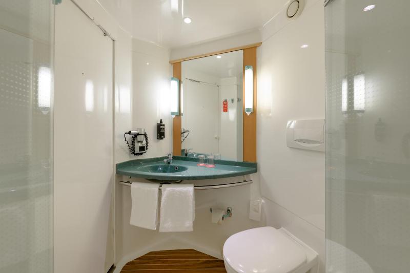 Standard Double Room image 4