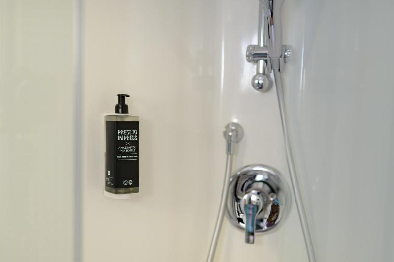 Standard Double Room image 2