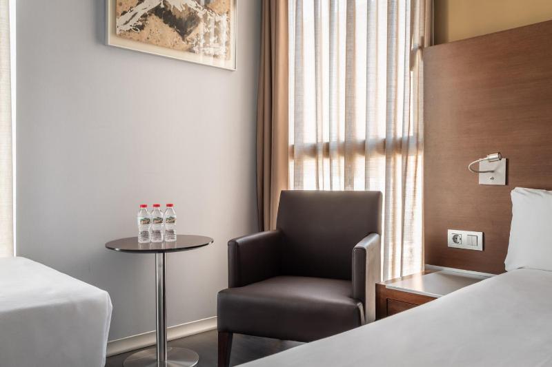 Triple Room (2 Adults + 1 Child) image 3