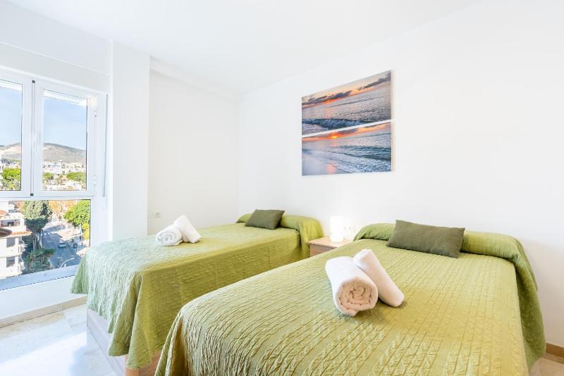 La Carihuela Beachfront II - Comfort Style & Sea Views - image 8