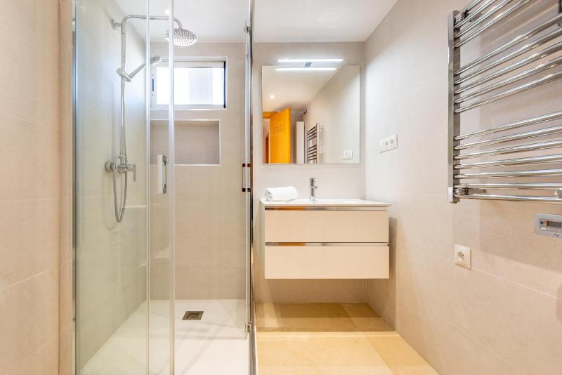La Carihuela Beachfront II - Comfort Style & Sea Views - image 14