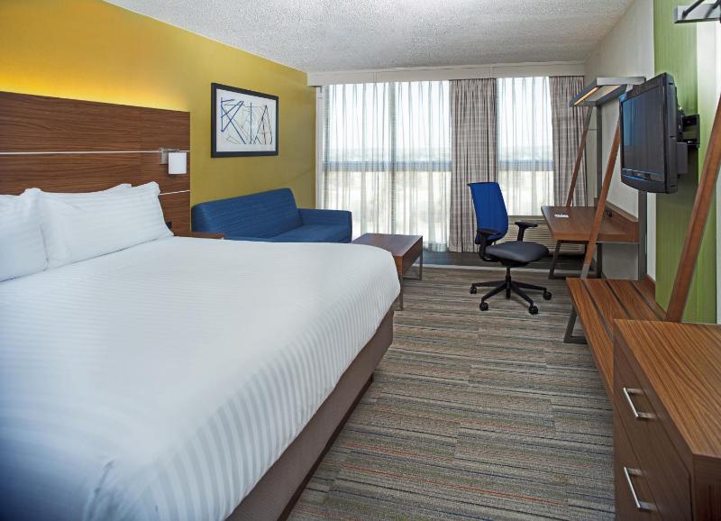 King Room with City View image 3