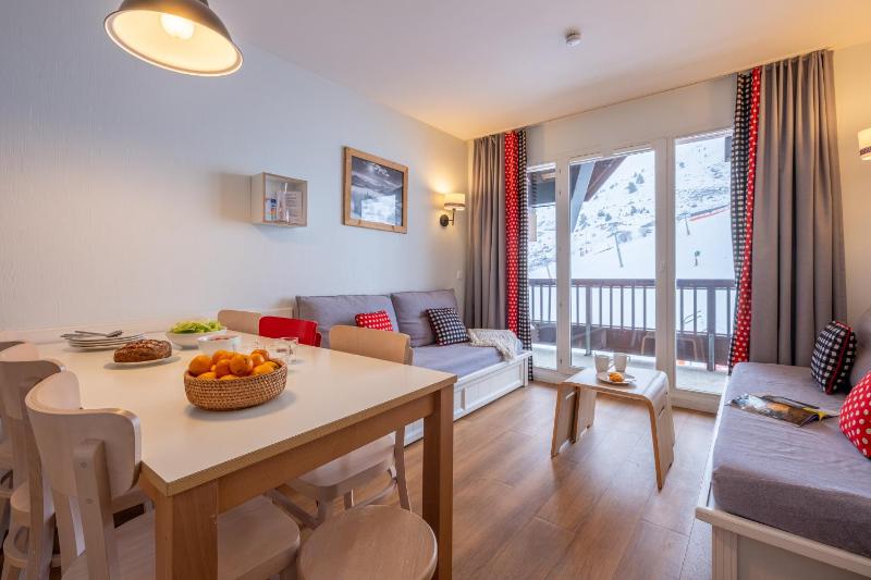 One-Bedroom Apartment with Sleeping Alcove (6 People) image 1