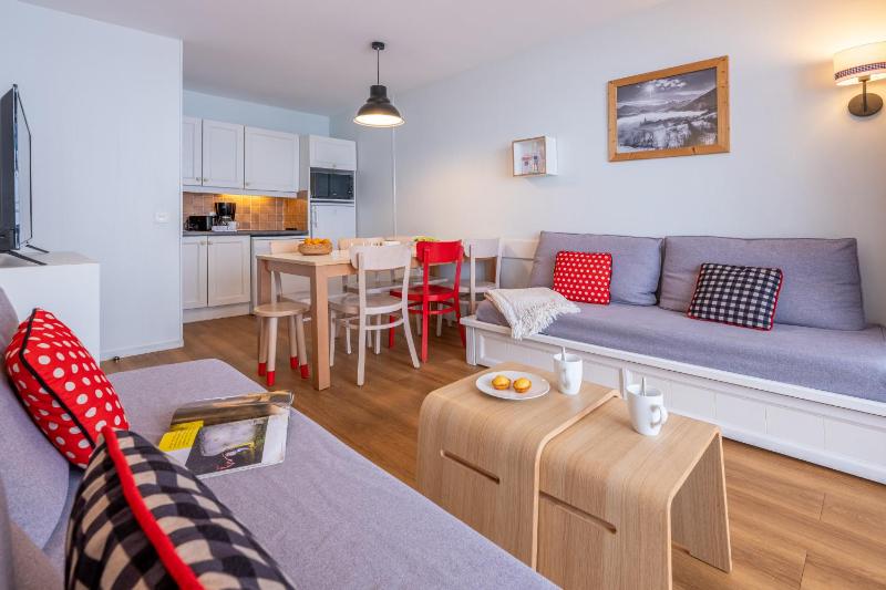 One-Bedroom Apartment with Sleeping Alcove (6 People) image 4