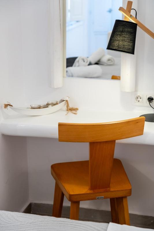 Loft Suite with Plunge Pool & Caldera View image 3