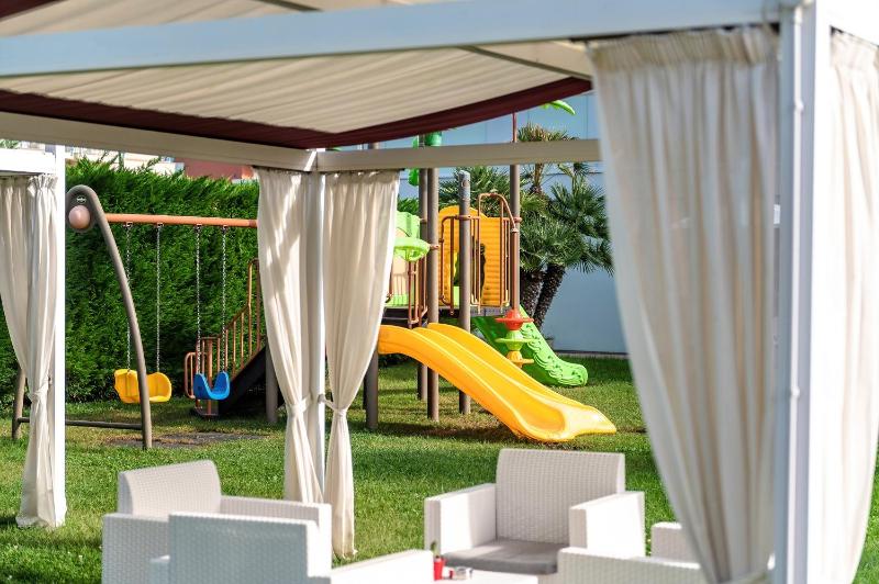 Domino Suite Hotel & Residence - image 12