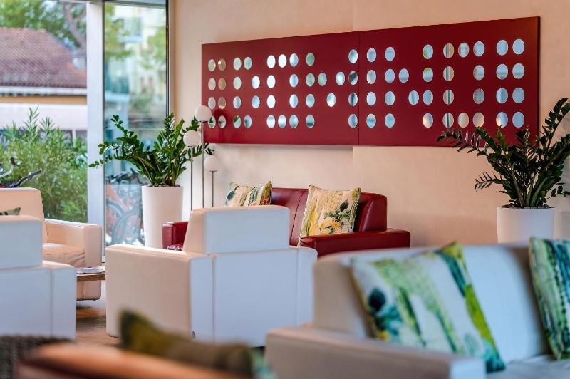 Domino Suite Hotel & Residence - image 9
