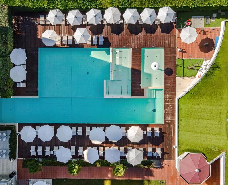 Domino Suite Hotel & Residence - image 8