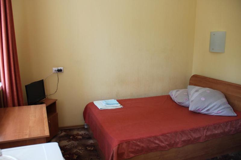 Standard Double Room image 3