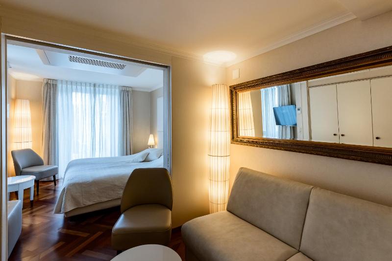 Junior Suite with River View image 4