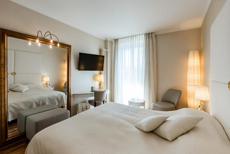 Double Room with River View image 1
