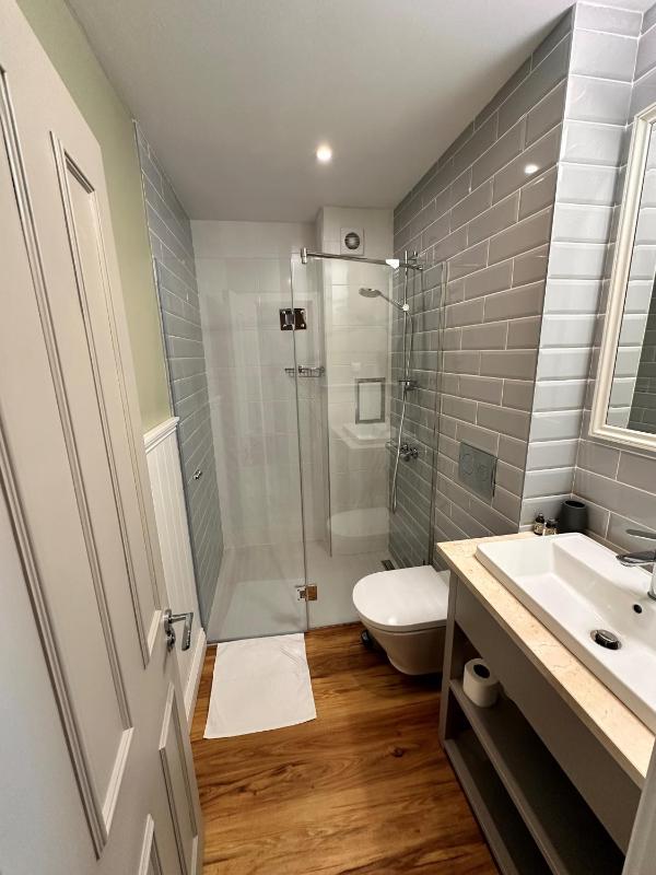 One-Bedroom Apartment image 1