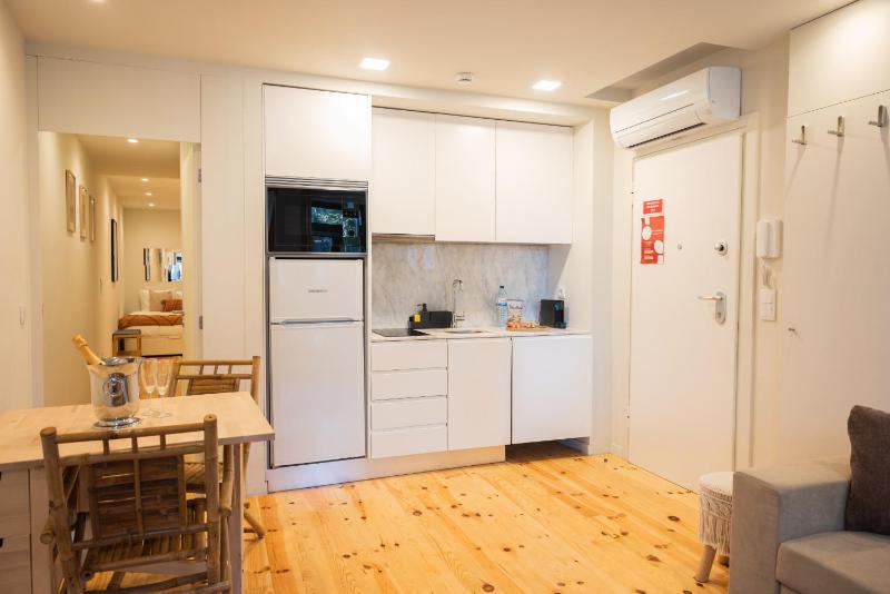 Cosy House Downtown Porto with swimming pool and AC - image 10