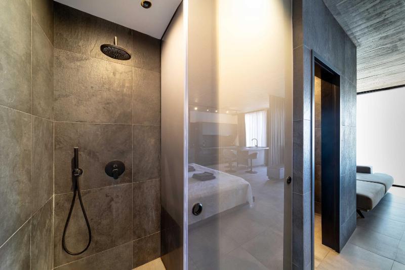 Golden Sun Luxury Apartment Adults Only - image 5