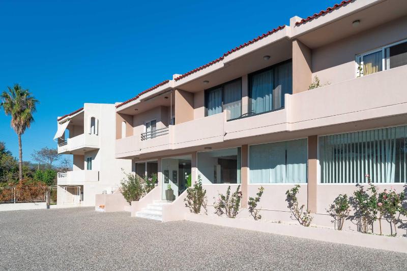 Golden Sun Luxury Apartment Adults Only - image 13