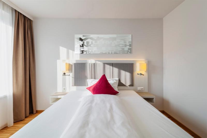 Classic Double Room image 2