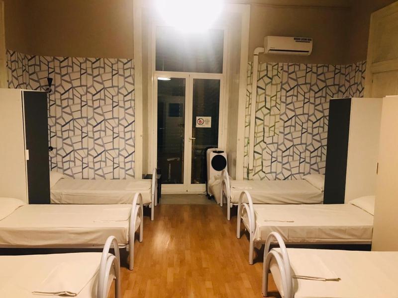 Single Bed in Dormitory Room image 4