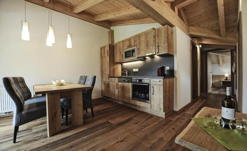 Two-Bedroom Apartment - Alpensuite image 3