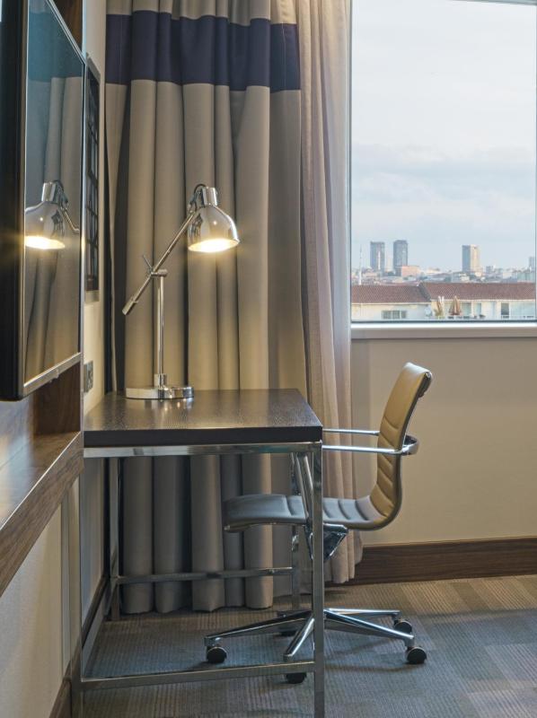 Standard Double or Twin Room image 4