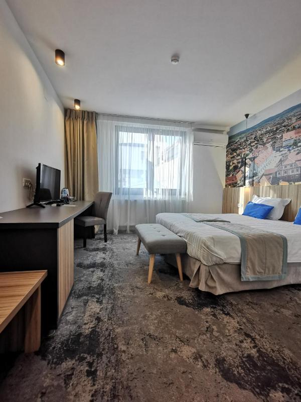 King Room image 3