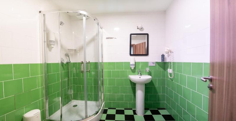 Twin or Double Room Shared Bathroom image 2