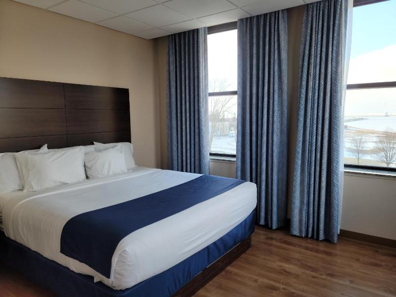 King Room image 4