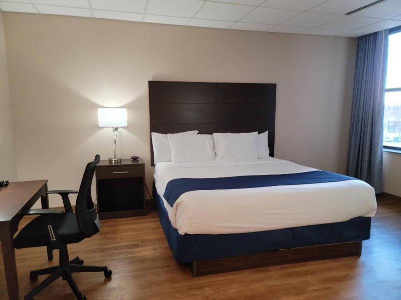 King Room image 3