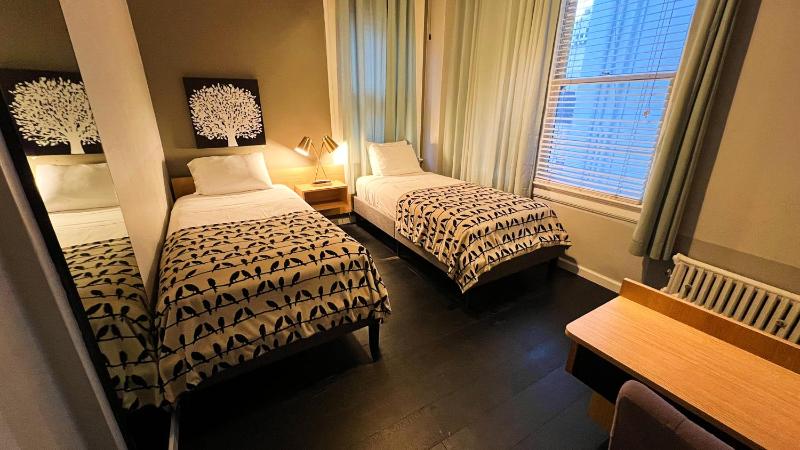 Twin Room with Two Twin Beds image 1