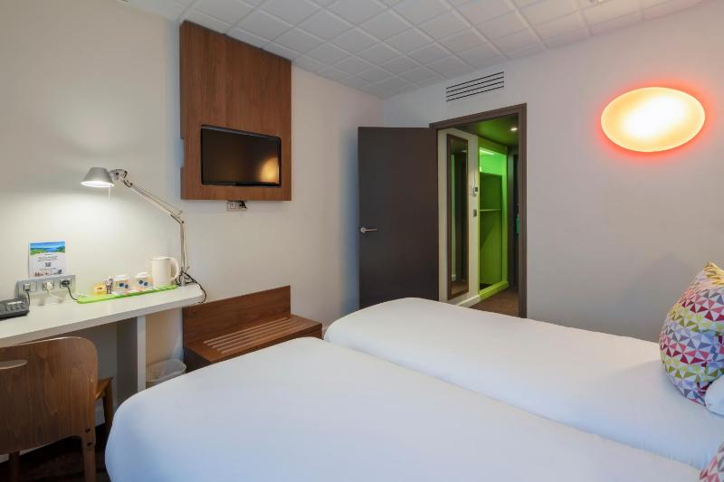 Twin Room new generation image 4