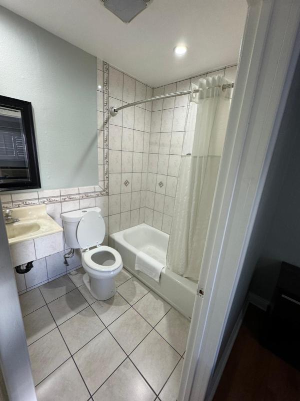 La Cienega Inn Motel - image 13