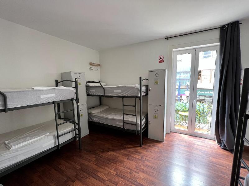 Bunk Bed in 6 Mixed Dormitory Room image 1