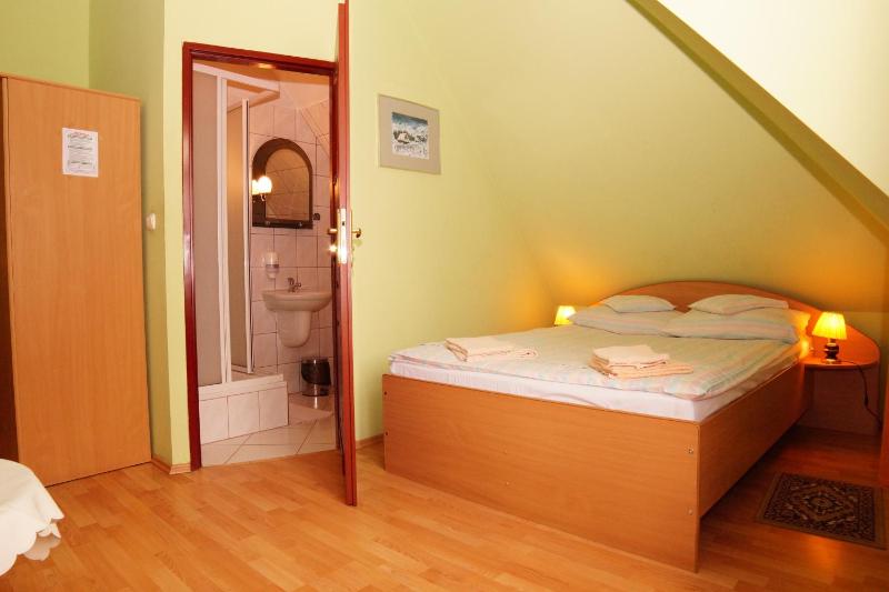 Double or Twin Room image 3